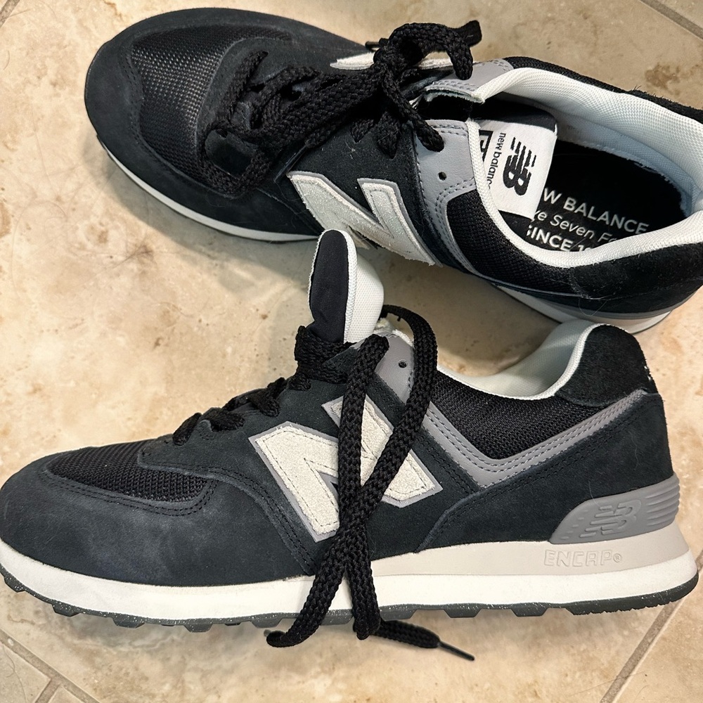 EUC New Balance 574 - women’s size 10
